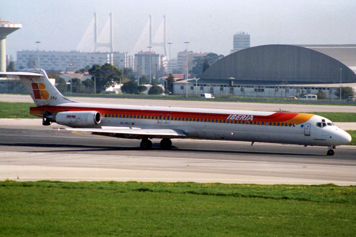EC-FPJ (53310) McDonnell Douglas MD-88