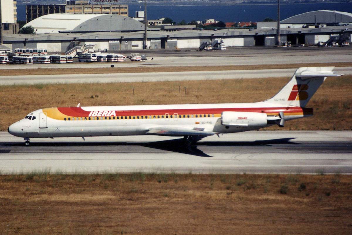 EC-FHD · McDonnell Douglas MD-87 · (LIS / LPPT)