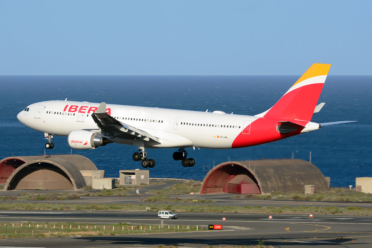 EC-MIL · Airbus A330-202 · (LPA / GCLP)