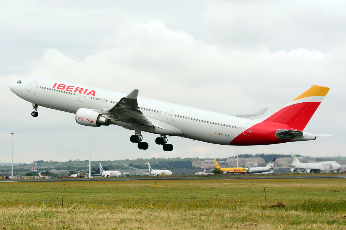 EC-LZX · Airbus A330-302 · (MAD / LEMD)