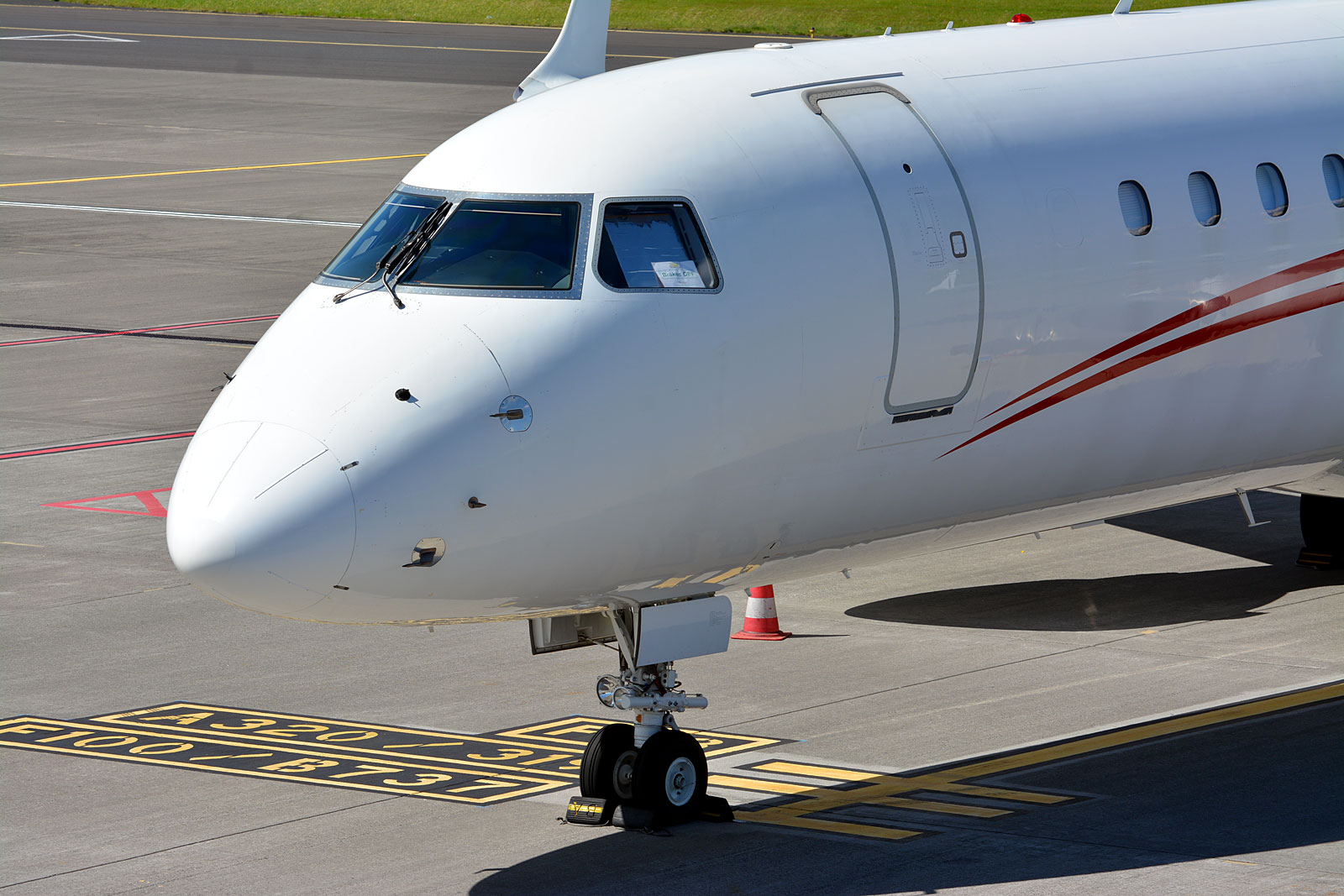 A6-HHS · Embraer 190 Lineage · (FNC / LPMA)