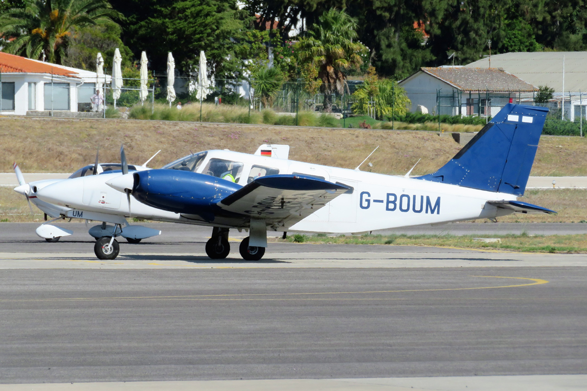 G-BOUM (34-7670136) Piper PA-34-200T Seneca II