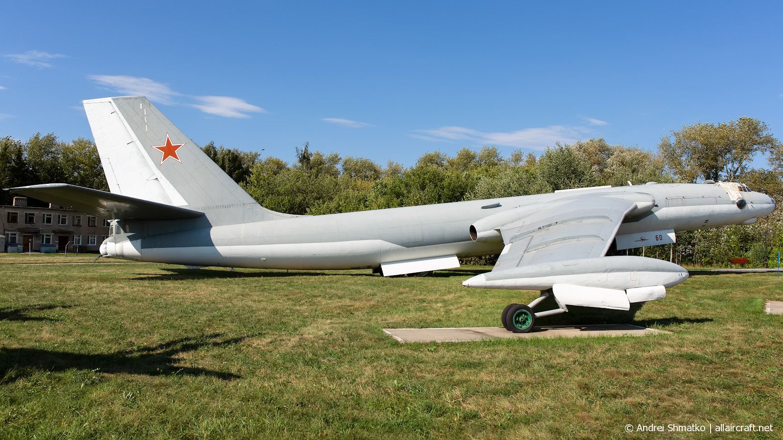 60 · Myasishchev M-4M · (UUBD)