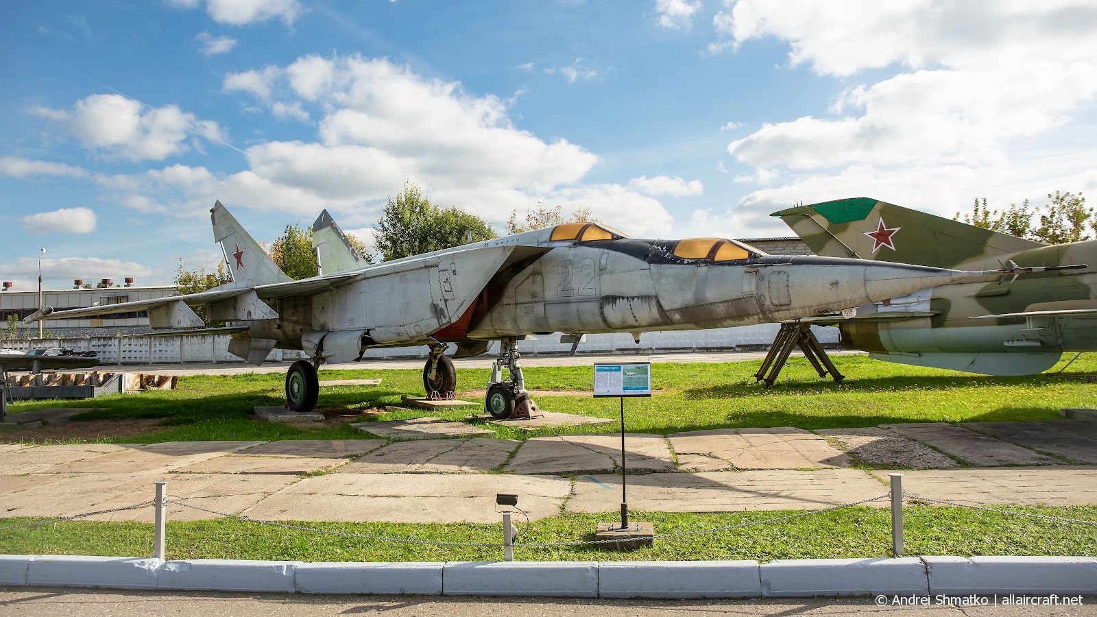 22 · Mikoyan-Gurevich MiG-25PU-SOTN · --