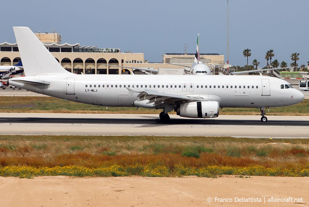 LY-MLJ (3877) 2009 Airbus A320-232