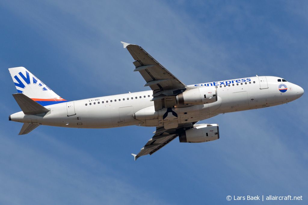 LY-VEI (902) 1998 Airbus A320-233