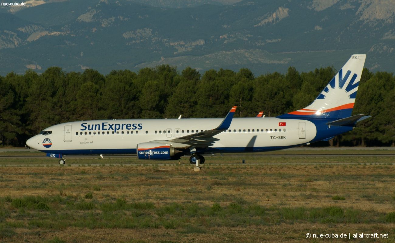 TC-SEK (61172) 2015 Boeing 737-8HC(WL)