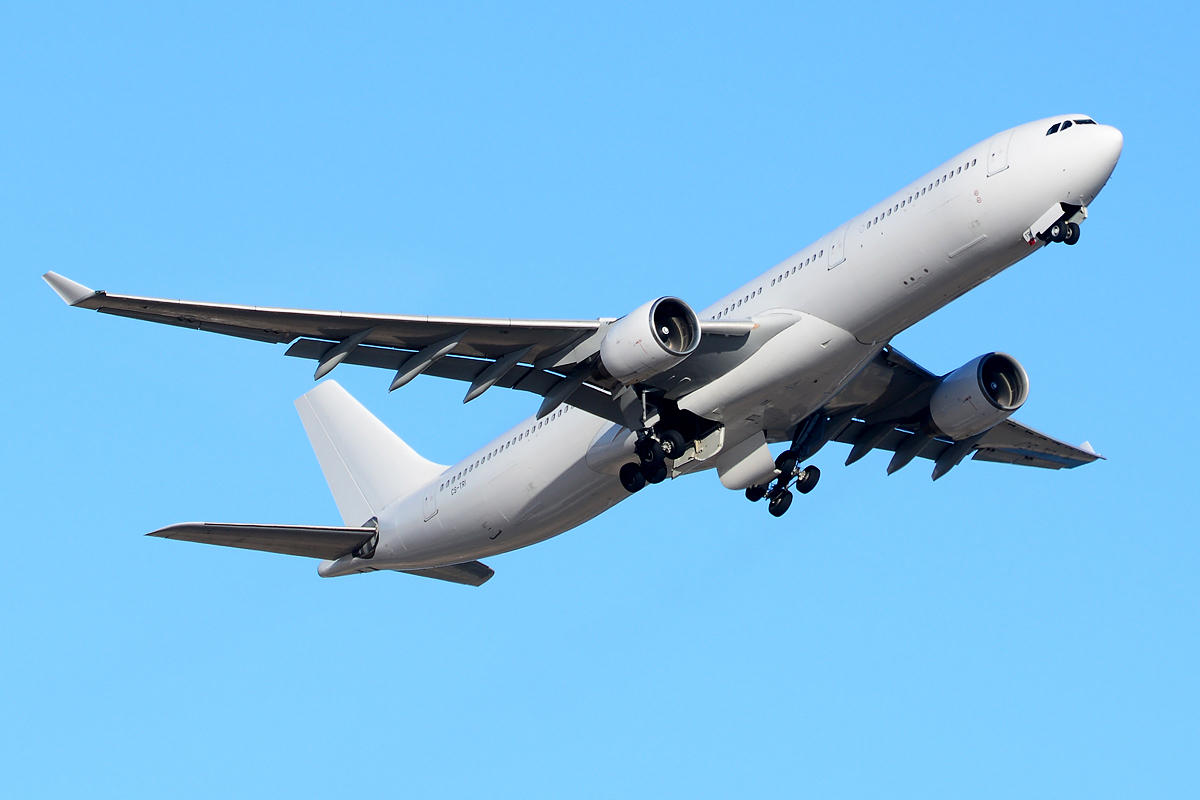 CS-TRI (127) 1996 Airbus A330-322