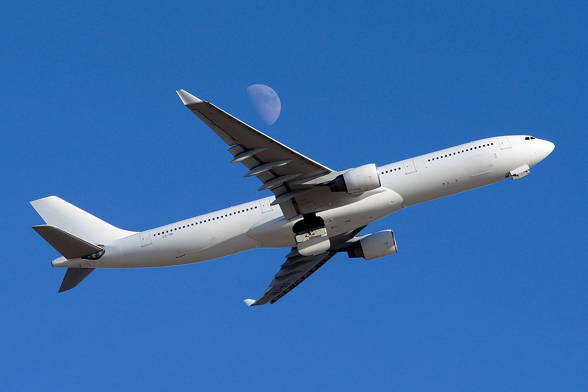 CS-TRI (127) 1996 Airbus A330-322