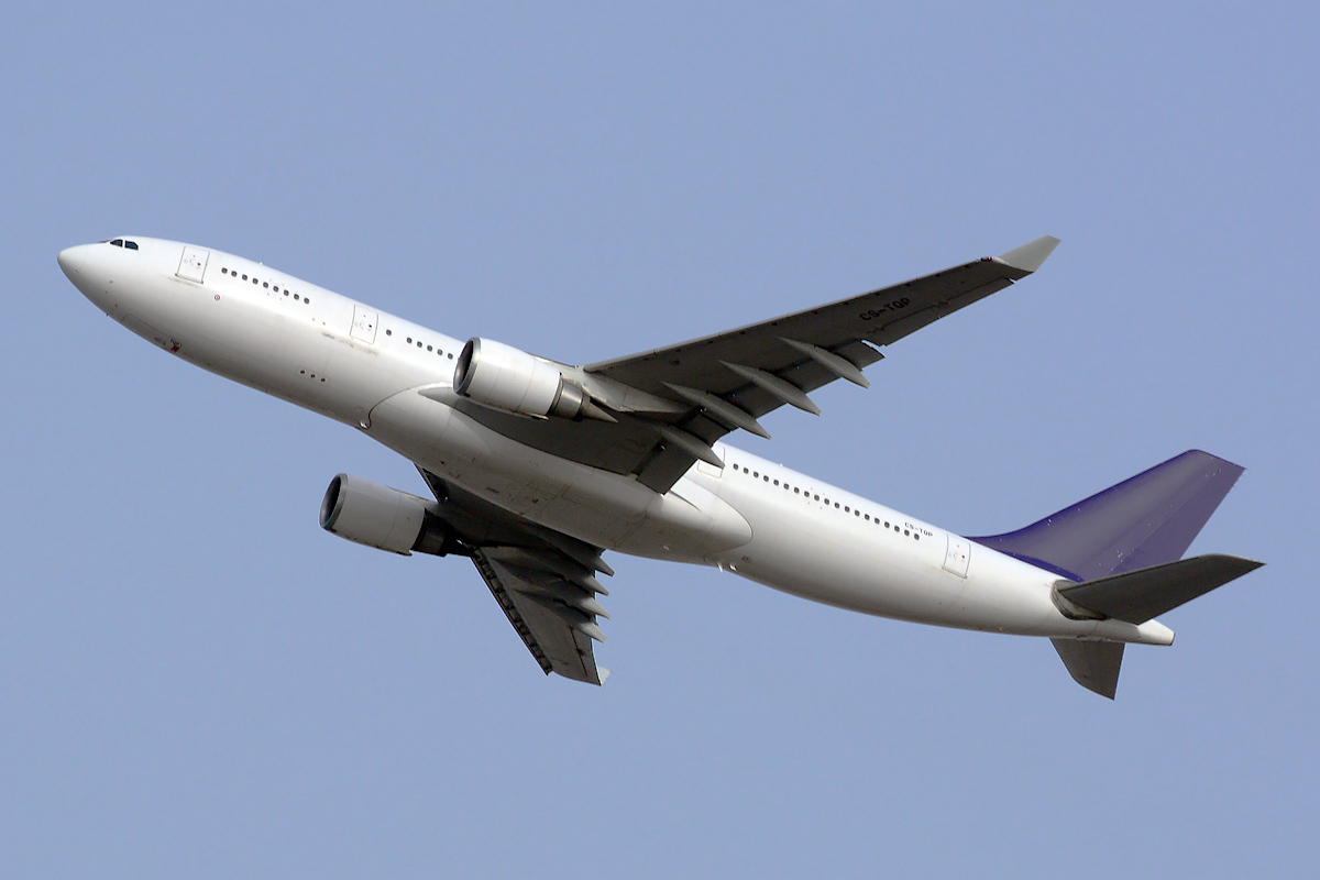 CS-TQP (211) 1998 Airbus A330-202