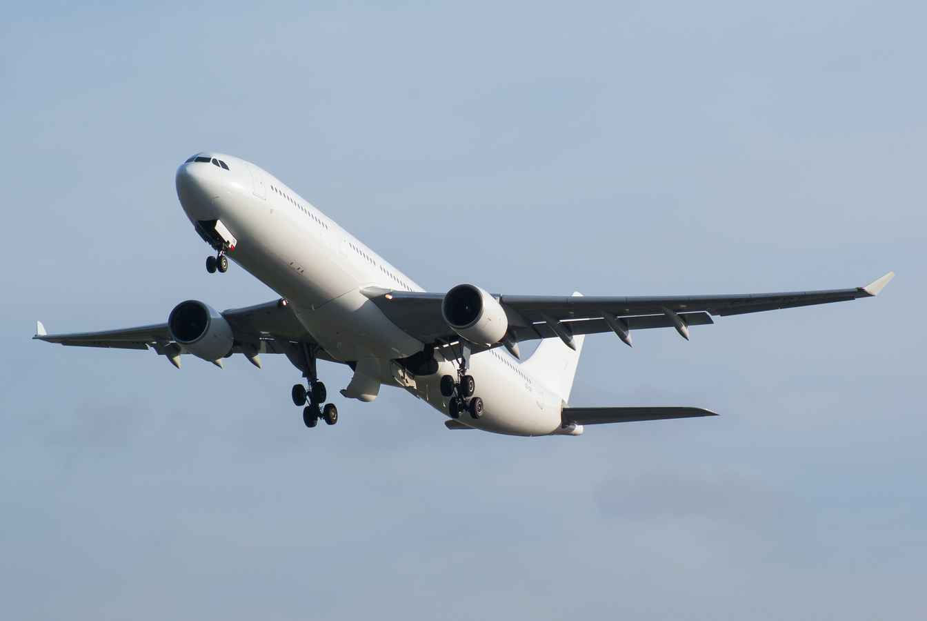 CS-TRI · Airbus A330-322 · (OPO / LPPR)