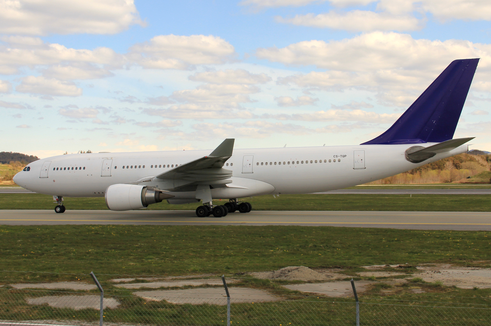 CS-TQP  (211) 1998 Airbus A330-202