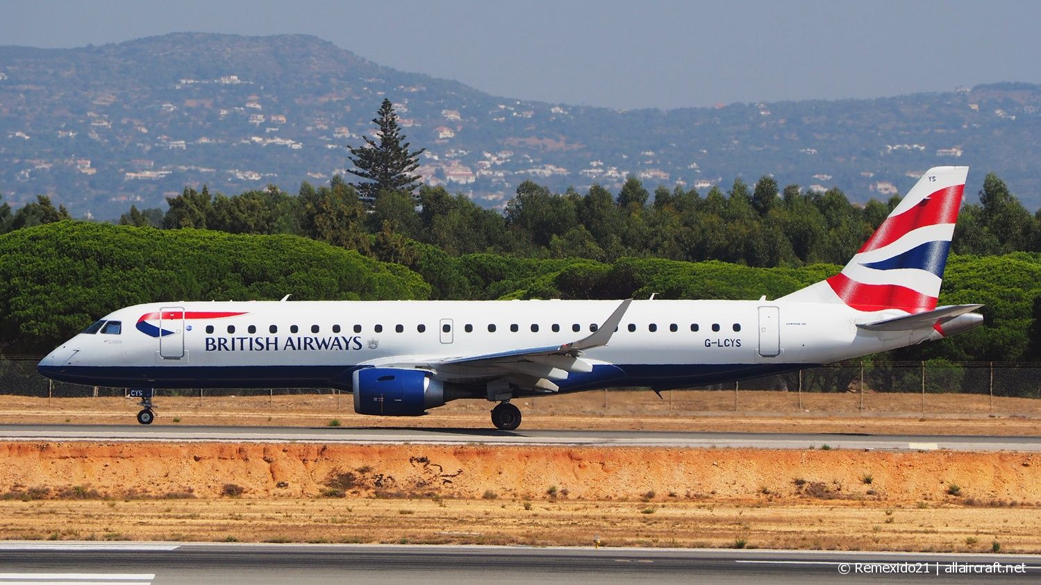 G-LCYS · Embraer 190-100SR · (FAO / LPFR)