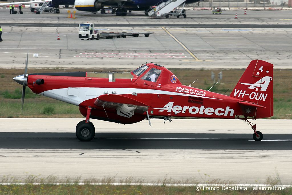 VH-OUN · Air Tractor AT-802A · (MLA / LMML)