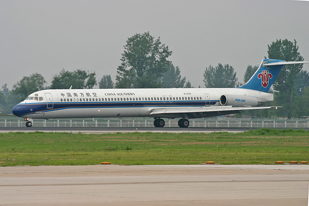B-2147 (53163) McDonnell Douglas MD-82