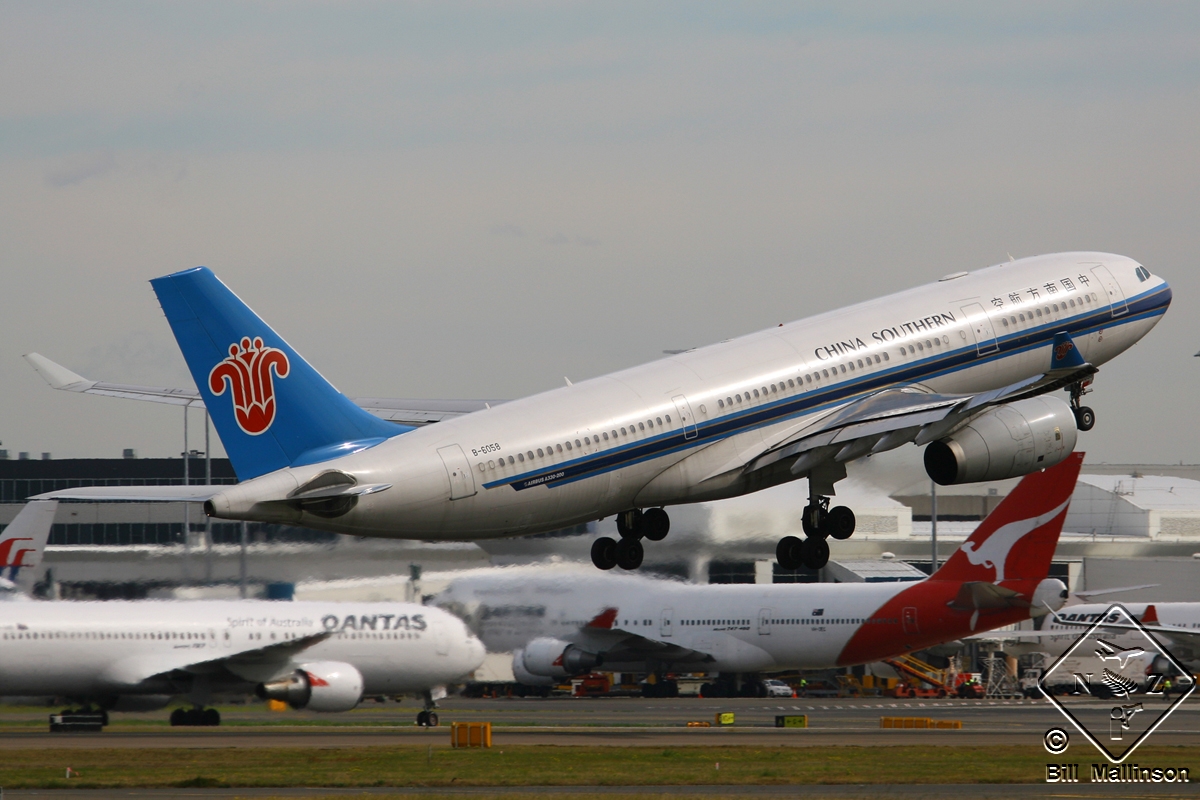 B-6058 · Airbus A330-243 · (SYD / YSSY)