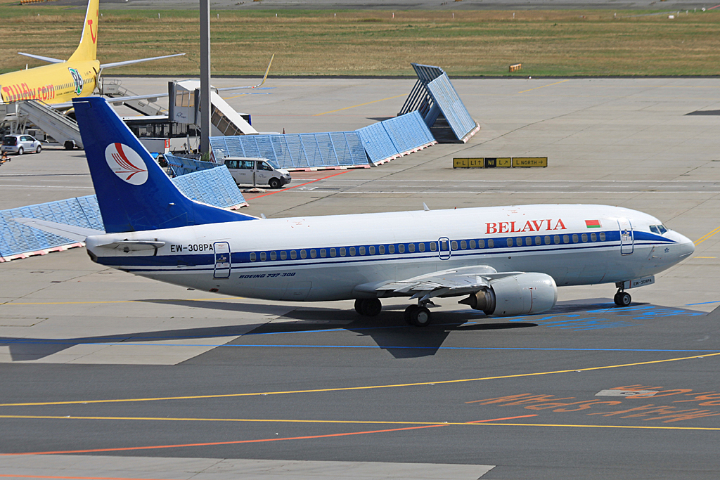 EW-308PA (cn 24328) Boeing 737-3K2