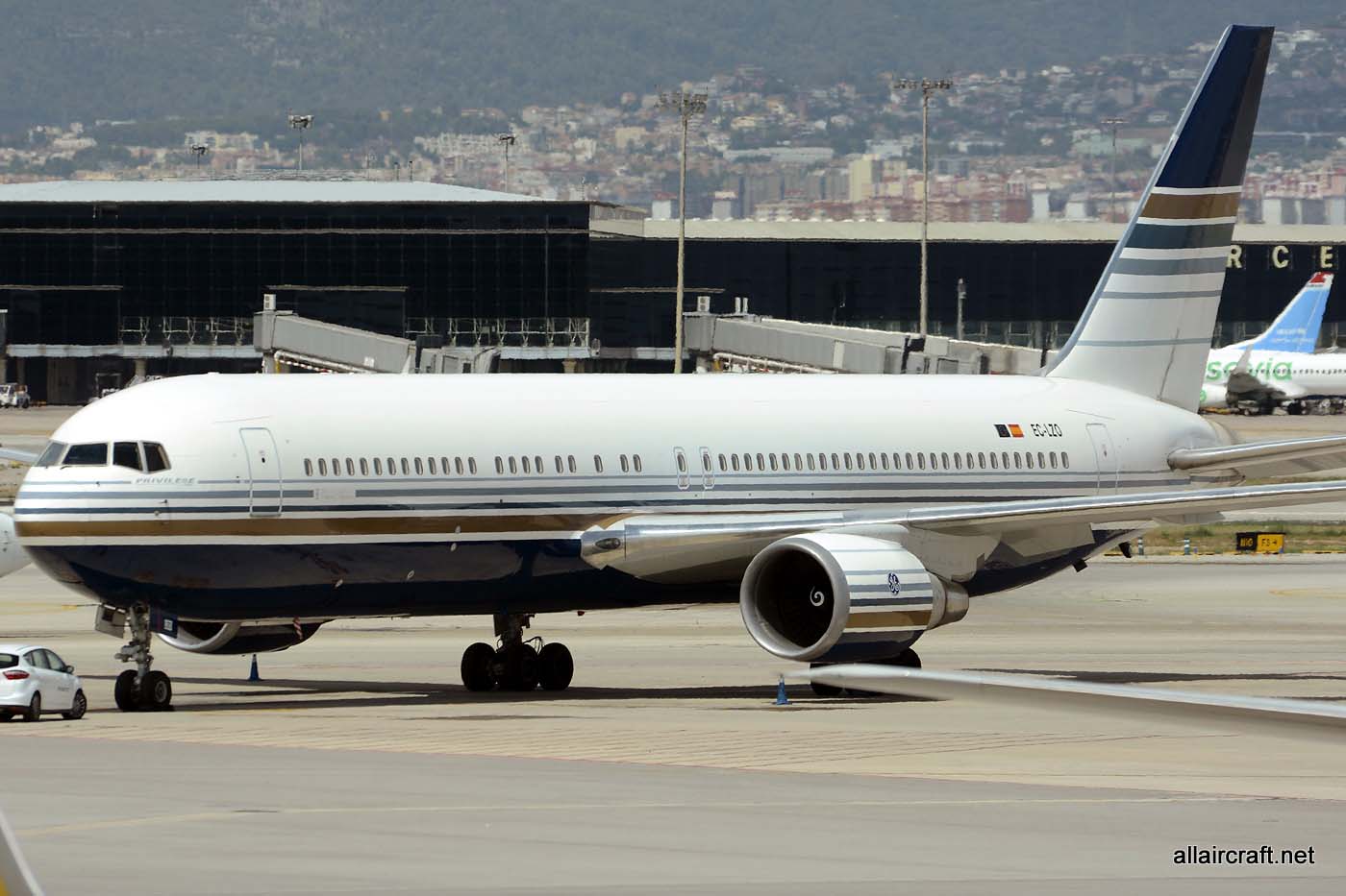 EC-LZO (27902) 1995 Boeing 767-35D(ER)