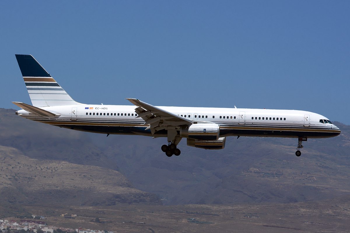 EC-HDS (26252) 1999 Boeing 757-256