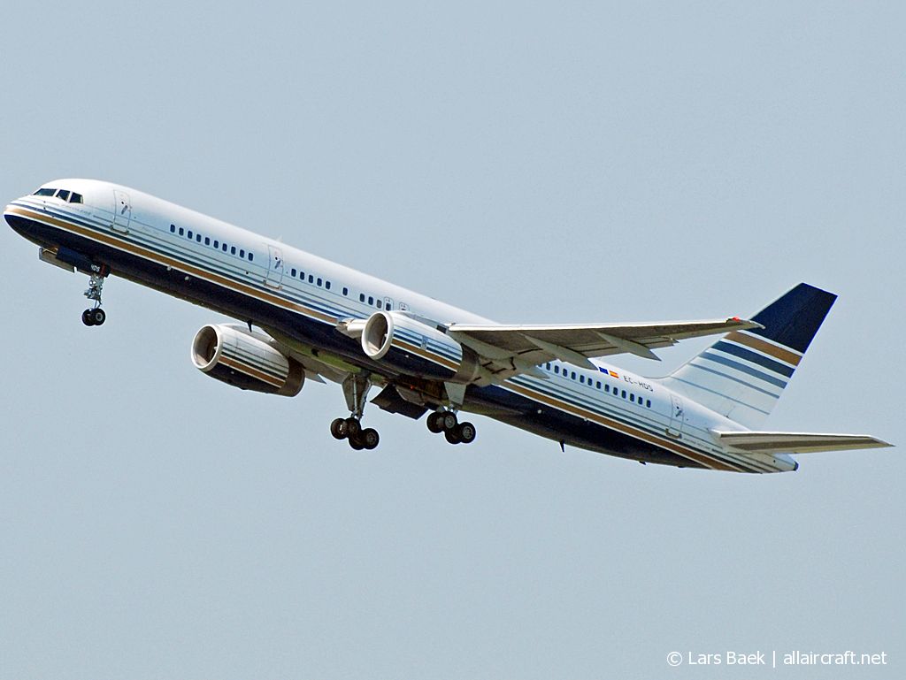 EC-HDS (26252) 1999 Boeing 757-256