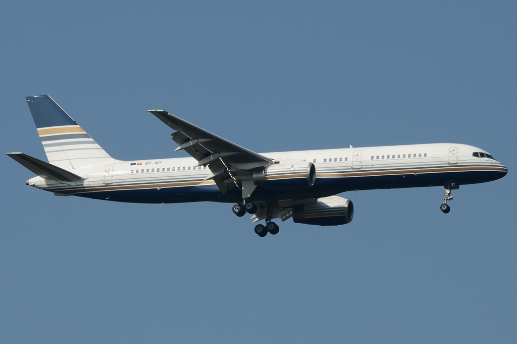 EC-ISY (26241) 1993 Boeing 757-256