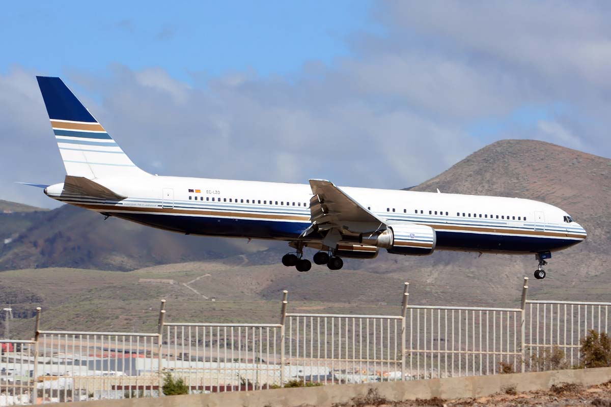 EC-LZO (27902) 1995 Boeing 767-35D(ER)