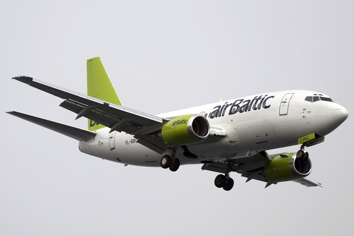 YL-BBQ (cn 26691) Boeing 737-522
