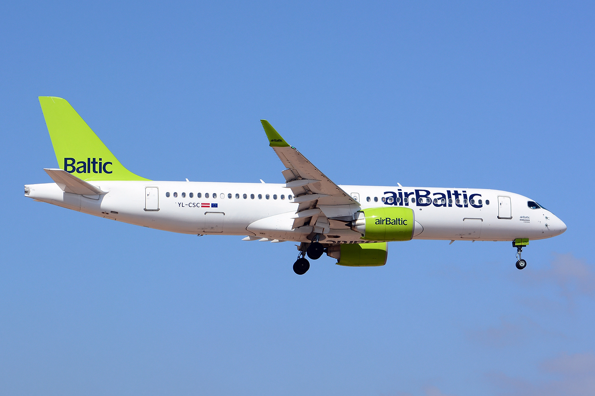 YL-CSC (cn 55005) Bombardier CS300