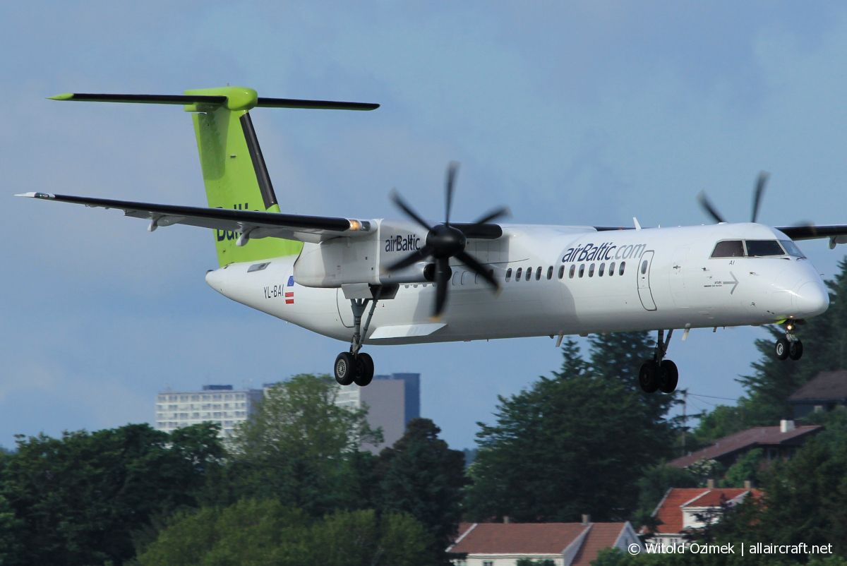 YL-BAI (4302) 2010 Bombardier Dash 8-Q402