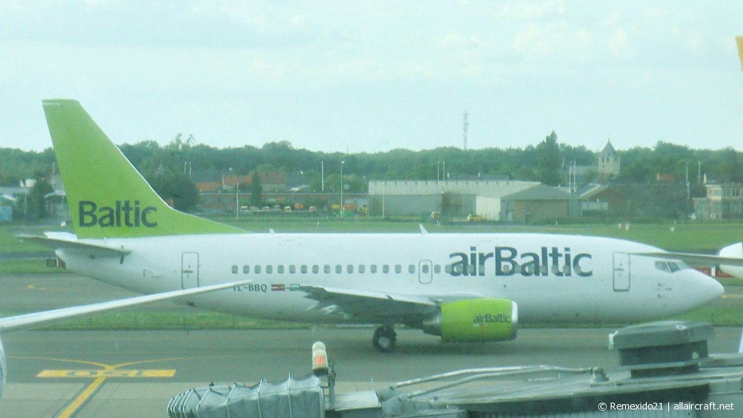 YL-BBQ (cn 26691) Boeing 737-522