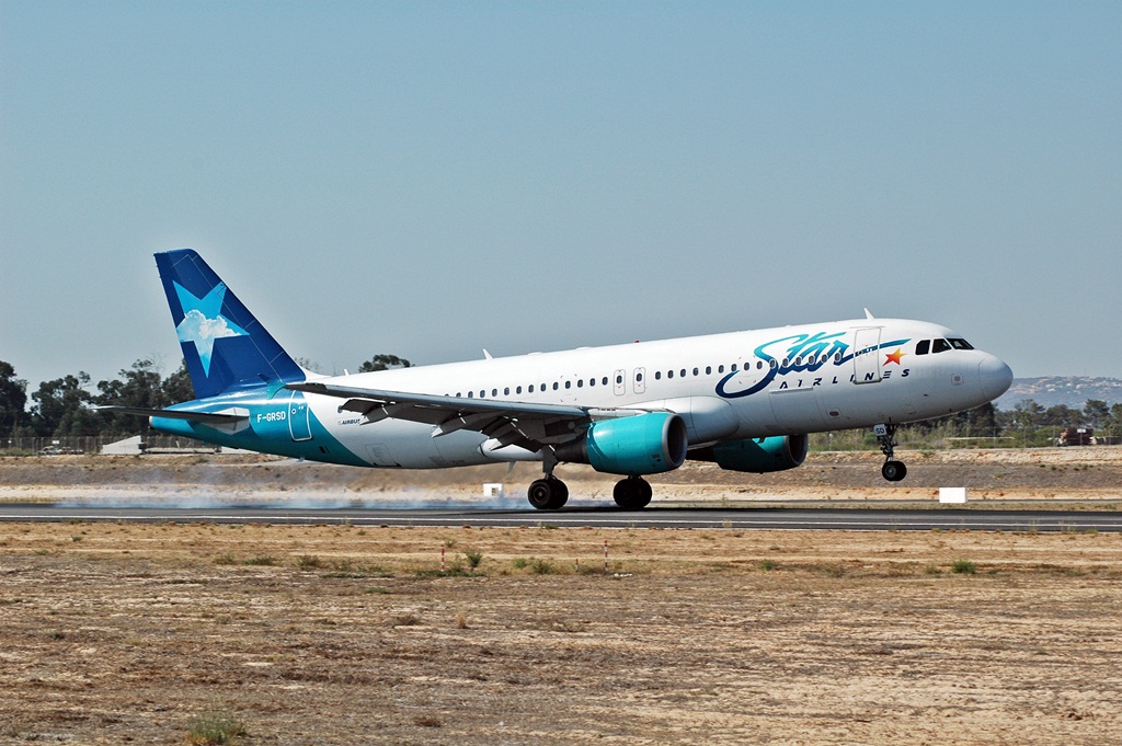 F-GRSD · Airbus A320-214 · (FAO / LPFR)