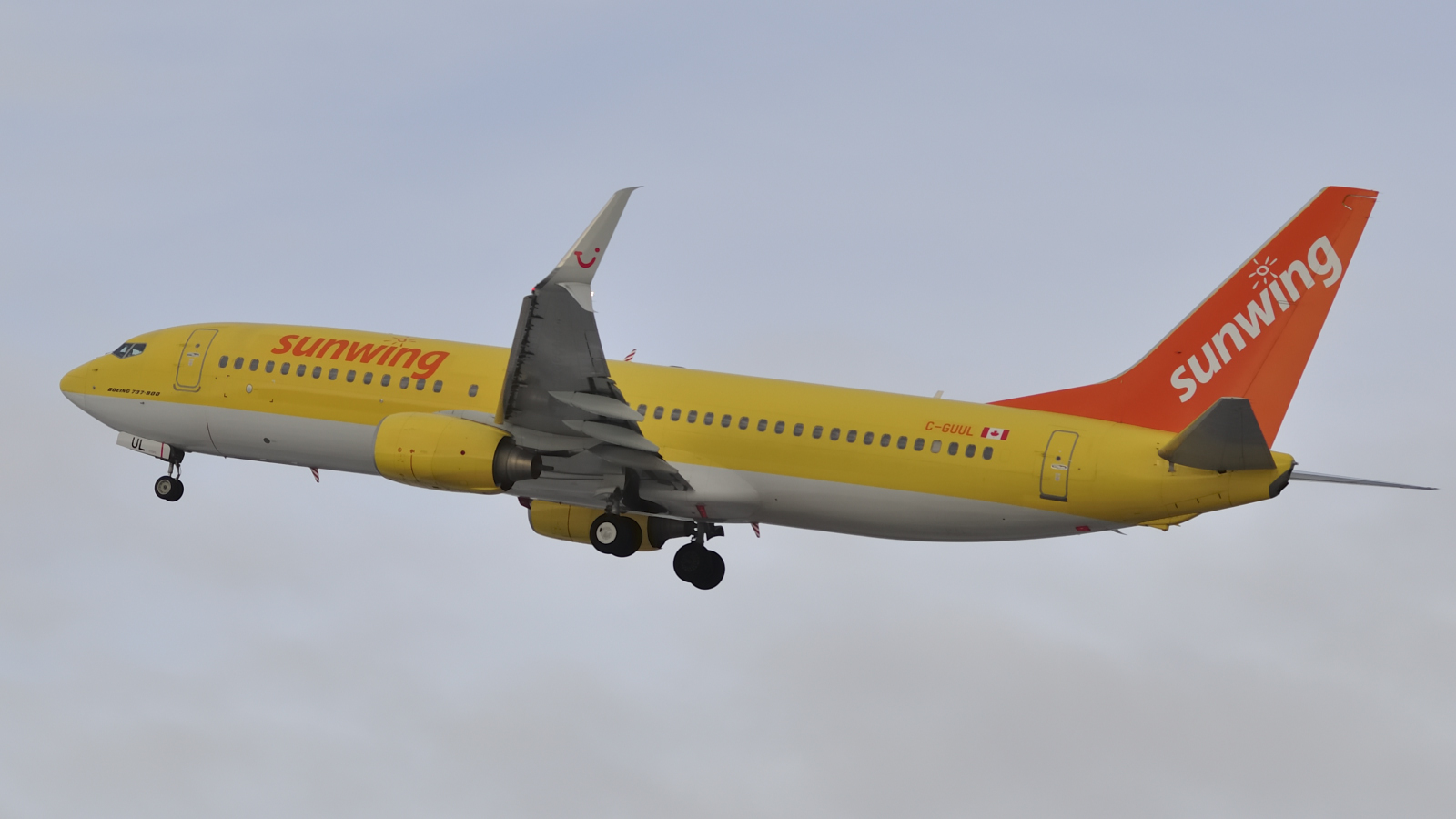 C-GUUL (38820) 2011 Boeing 737-8K5(WL)