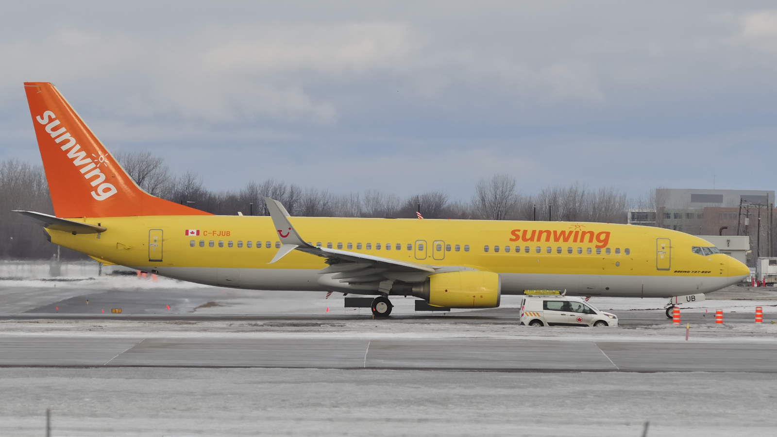 C-FJUB (37247) 2010 Boeing 737-8K5(WL)