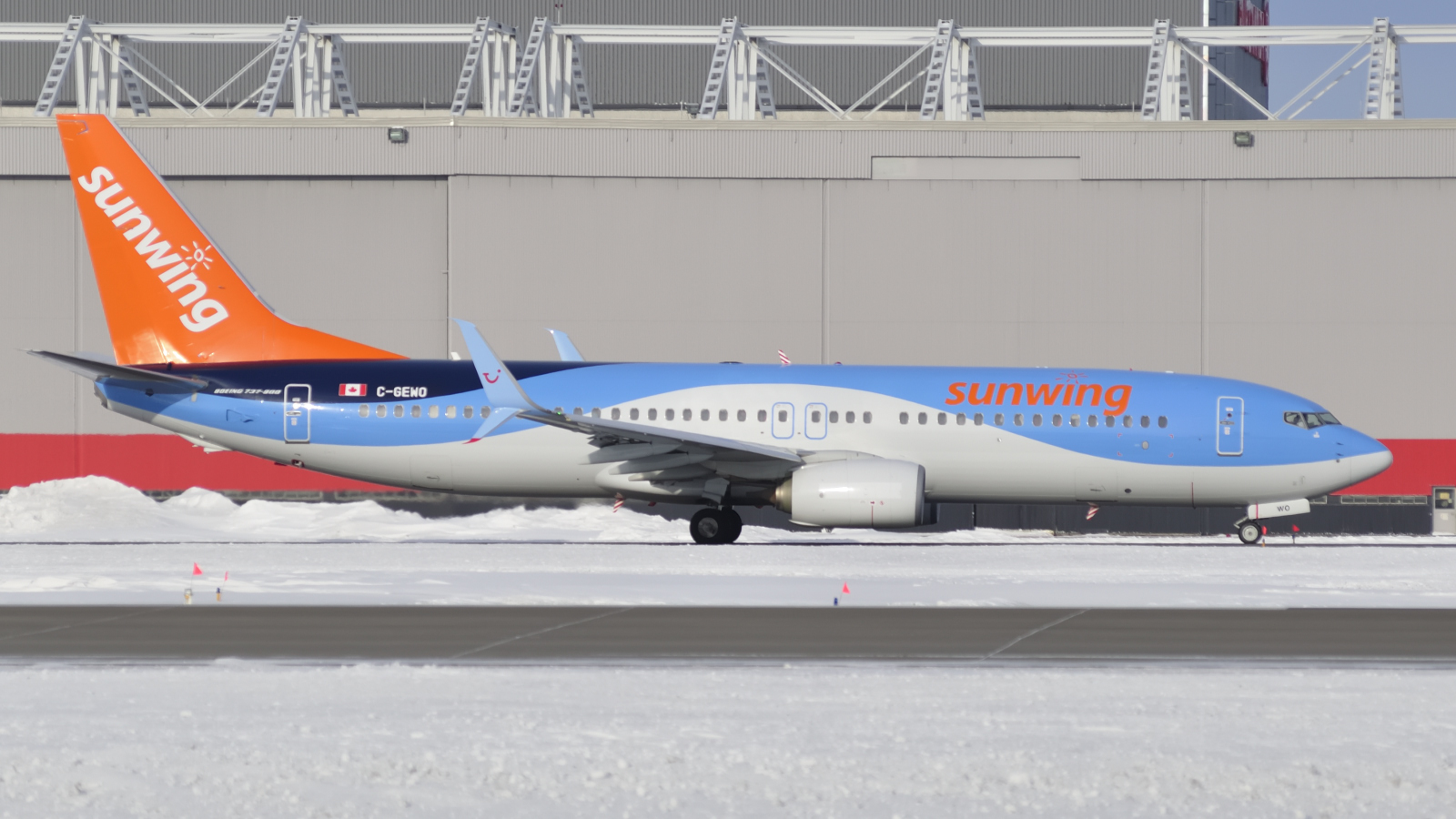 C-GEWO (37255) 2013 Boeing 737-8K5(WL)