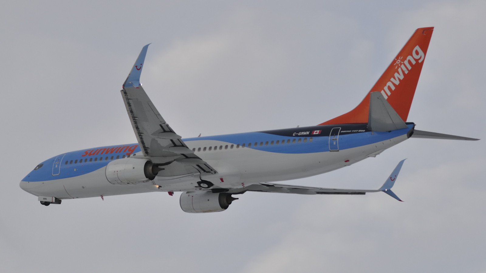C-GMWN · Boeing 737-8K5(WL) · (YUL / CYUL)