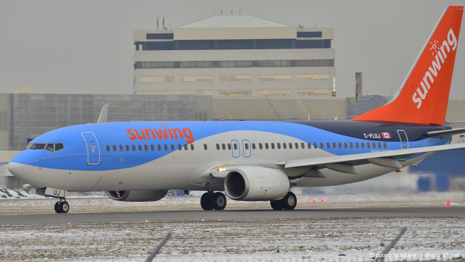 C-FLUJ · Boeing 737-8K5(WL) · (YUL / CYUL)