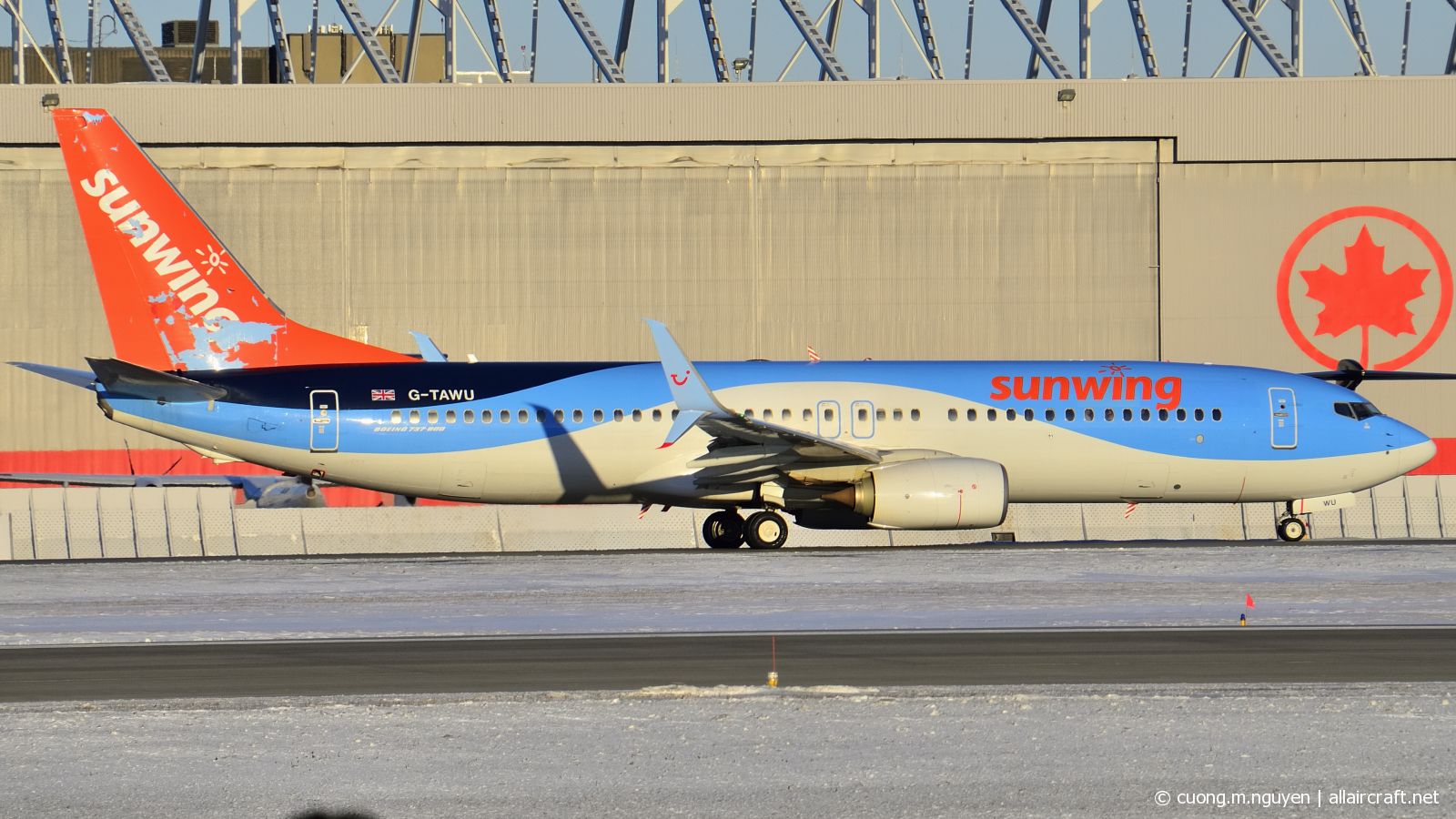 G-TAWU · Boeing 737-8K5(WL) · (YUL / CYUL)