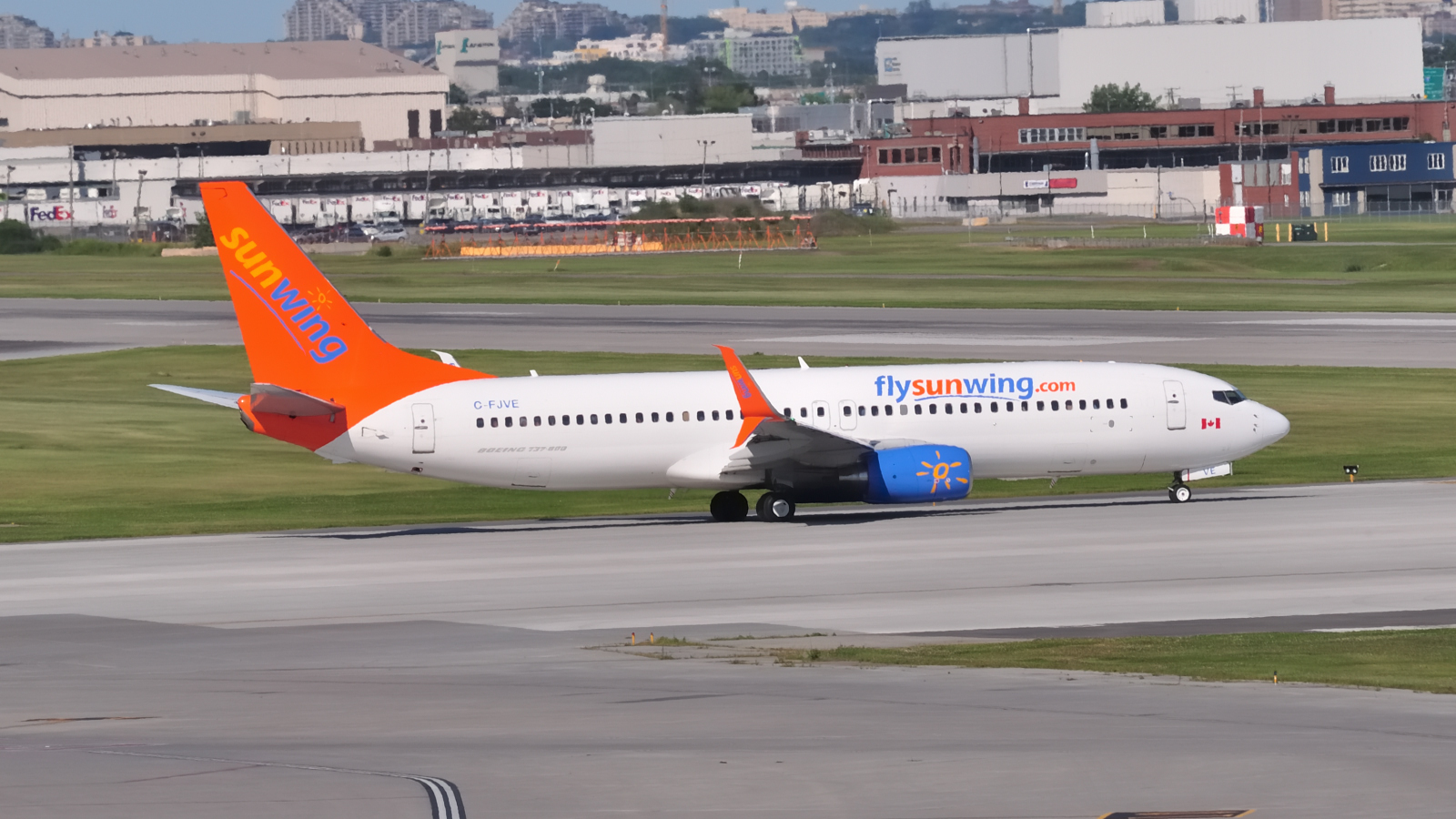 C-FJVE · Boeing 737-8DC(WL) · (YUL / CYUL)