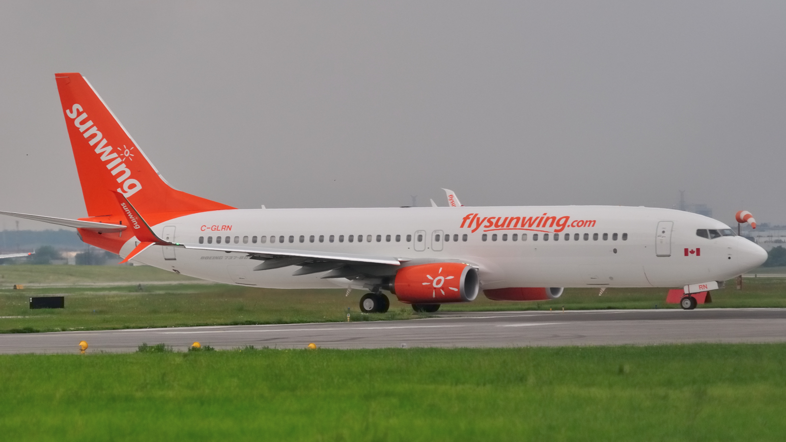 C-GLRN (41353) 2017 Boeing 737-8SH(WL)