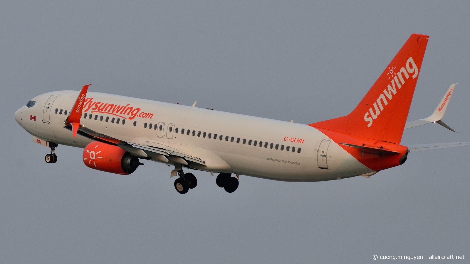 C-GLRN · Boeing 737-8SH(WL) · (YUL / CYUL)