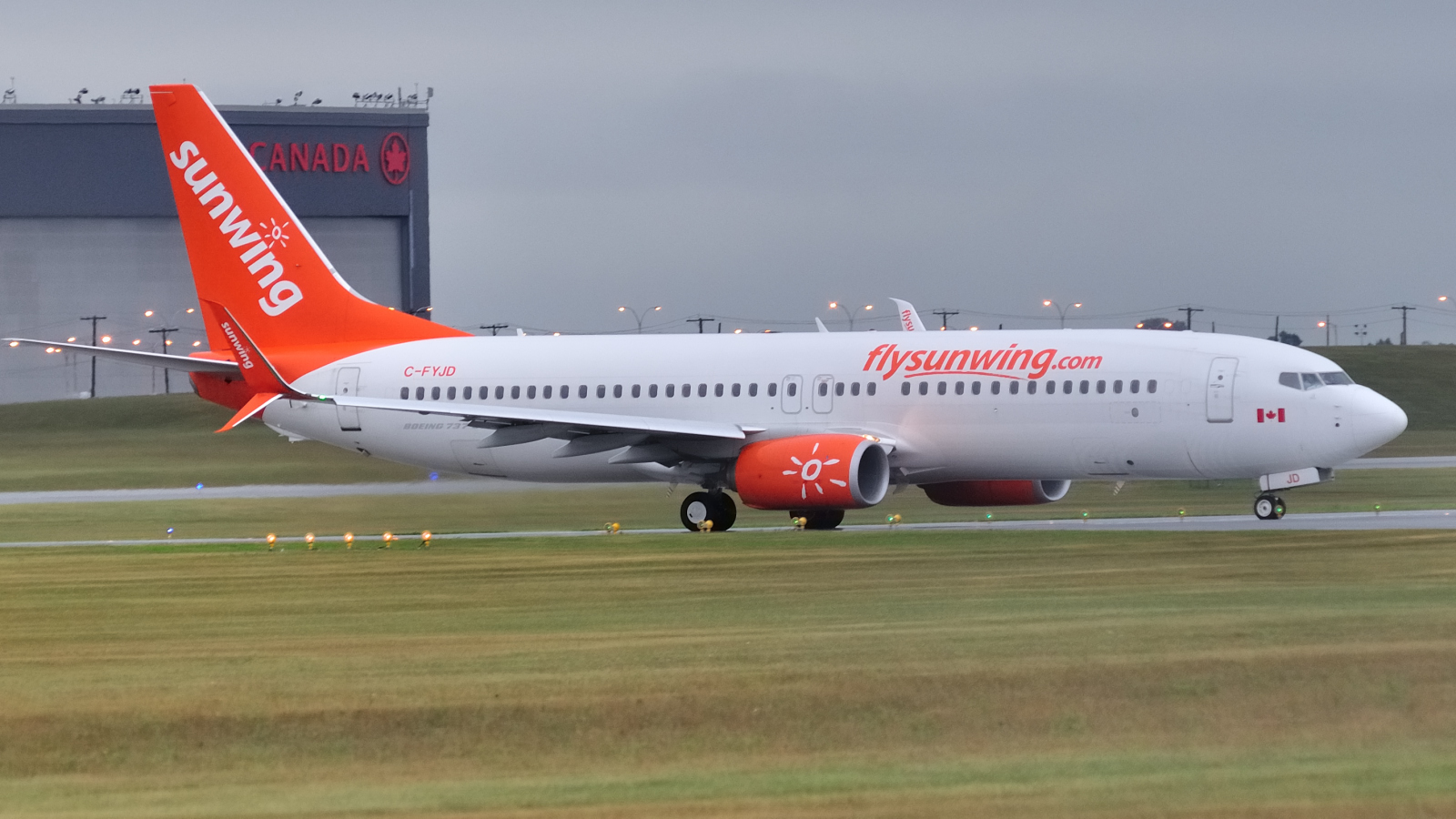 C-FYJD · Boeing 737-8Q8(WL) · (YUL / CYUL)