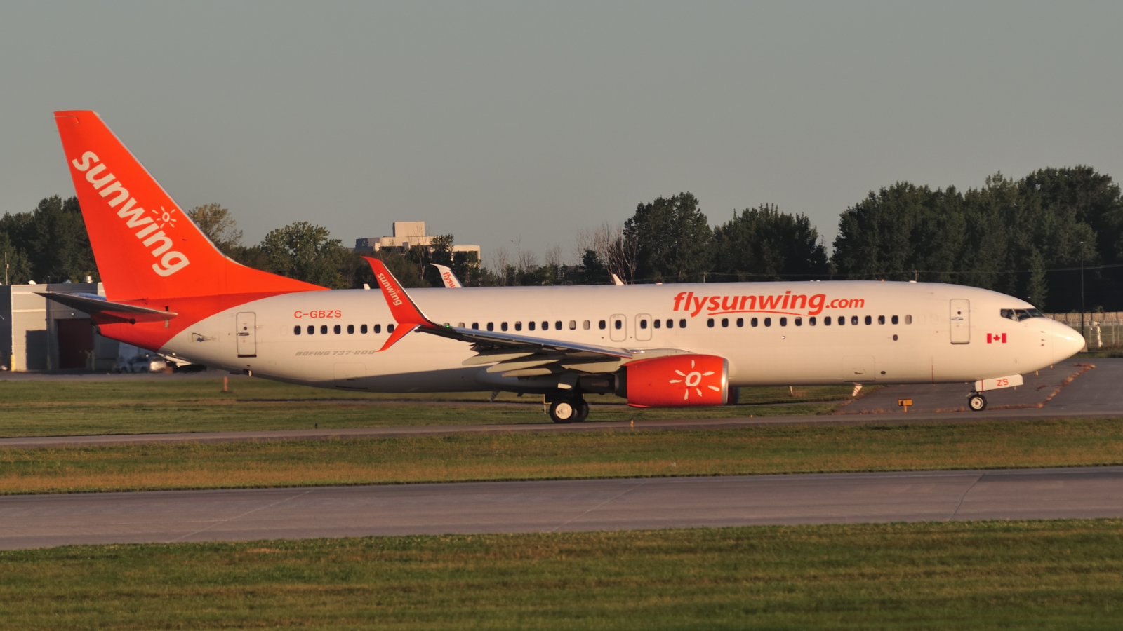 C-GBZS (42053) 2016 Boeing 737-8SH(WL)