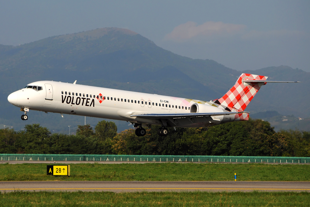 EI-EWI · Boeing 717-2BL · (BGY / LIME)