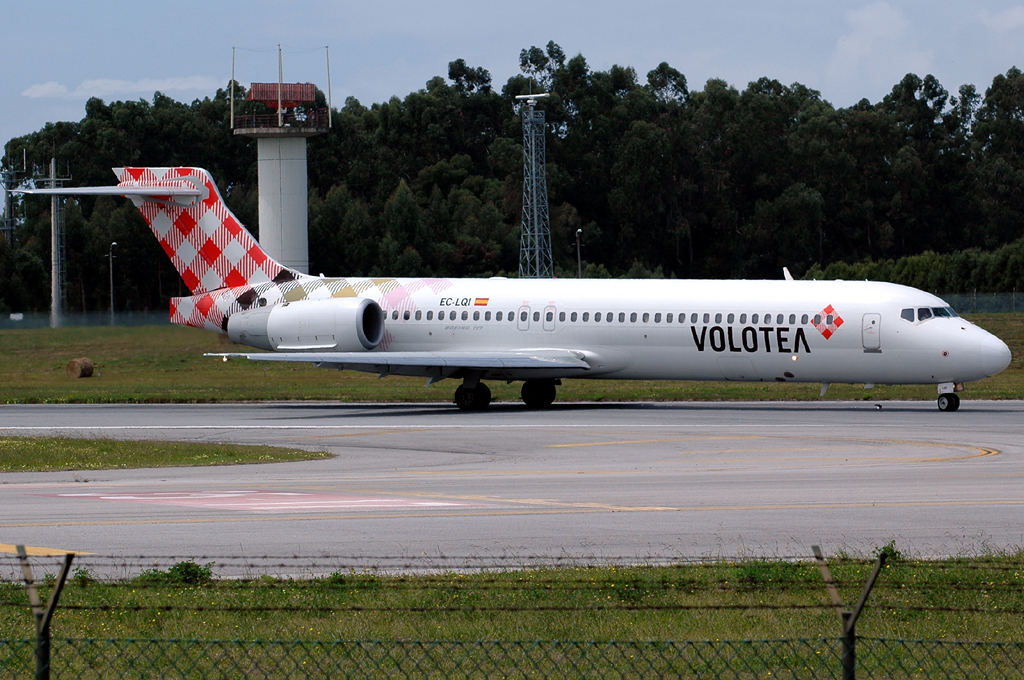 EC-LQI · Boeing 717-2BL · (OPO / LPPR)