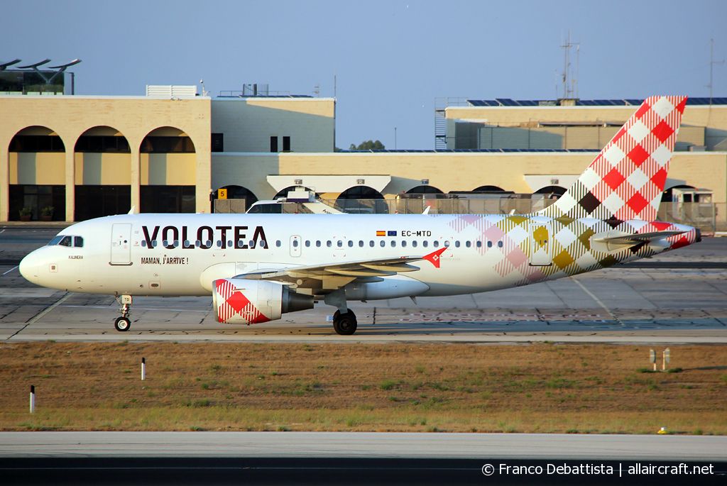 EC-MTD (2318) 2004 Airbus A319-111