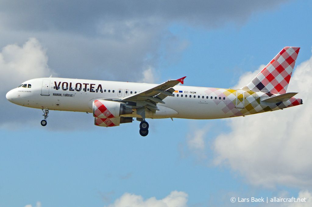 EC-NQM (4589) 2011 Airbus A320-214