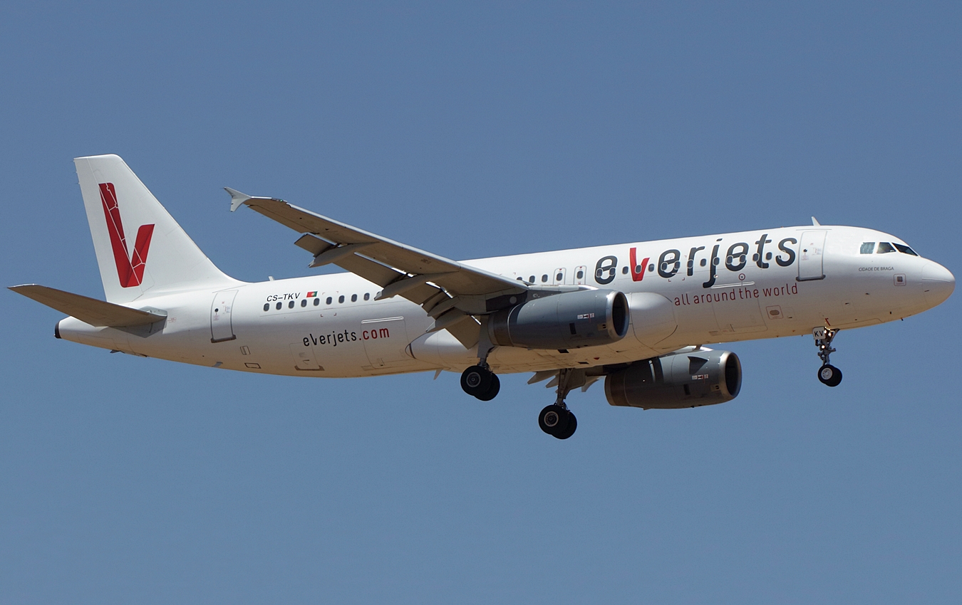 CS-TKV (1422) 2001 Airbus A320-232