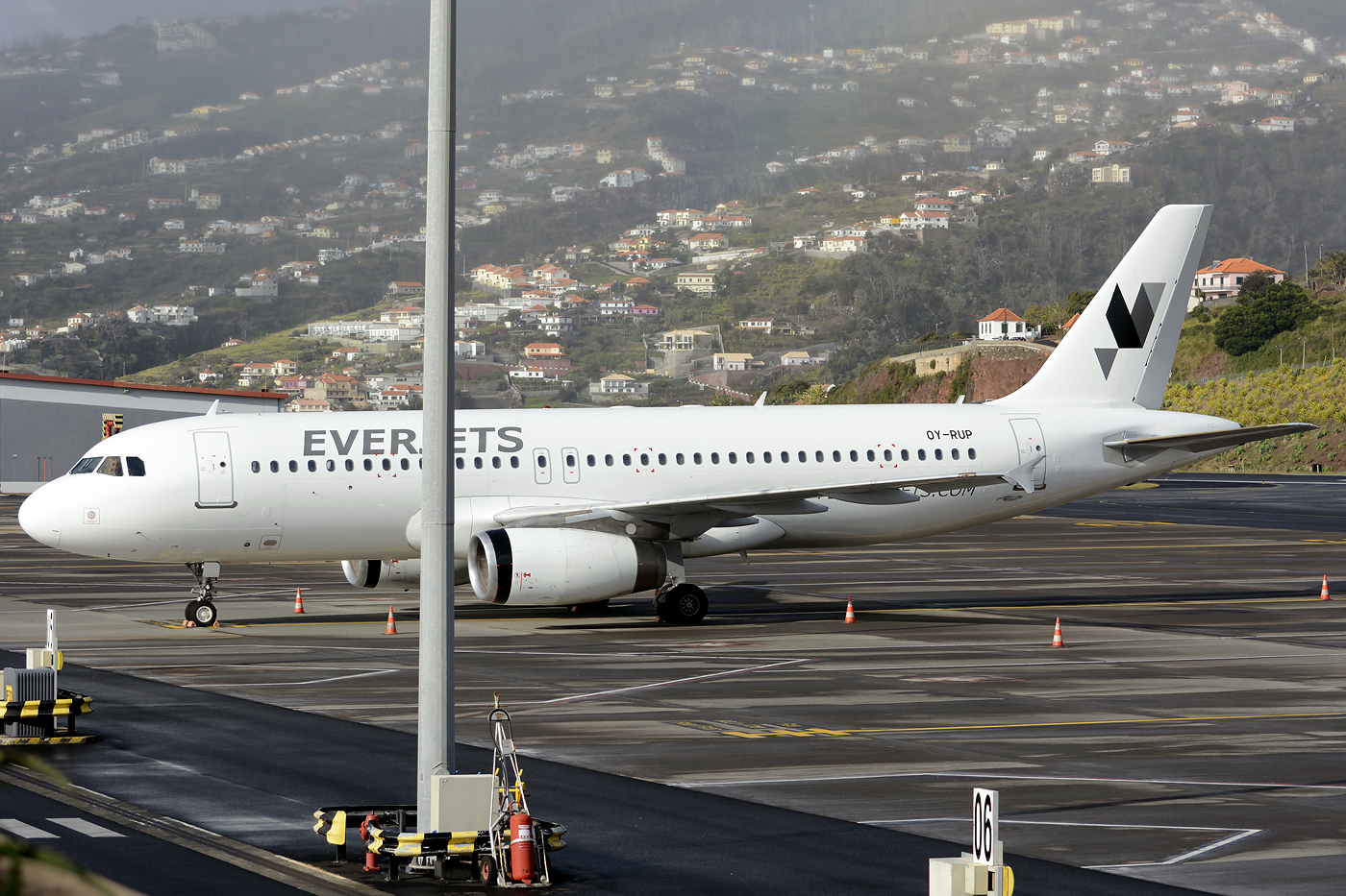 OY-RUP (406) 1993 Airbus A320-231