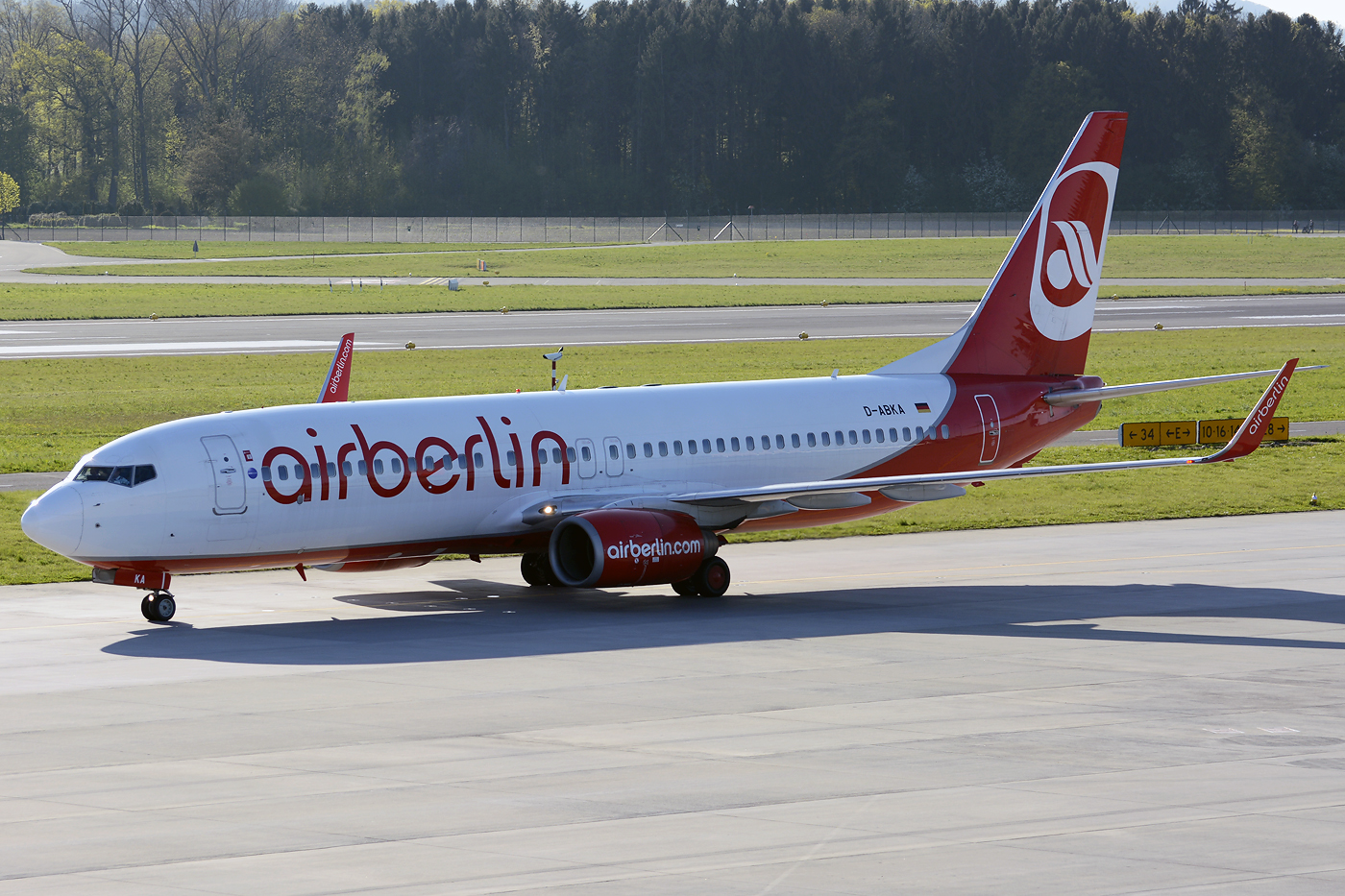 D-ABKA · Boeing 737-82R(WL) · (ZRH / LSZH)