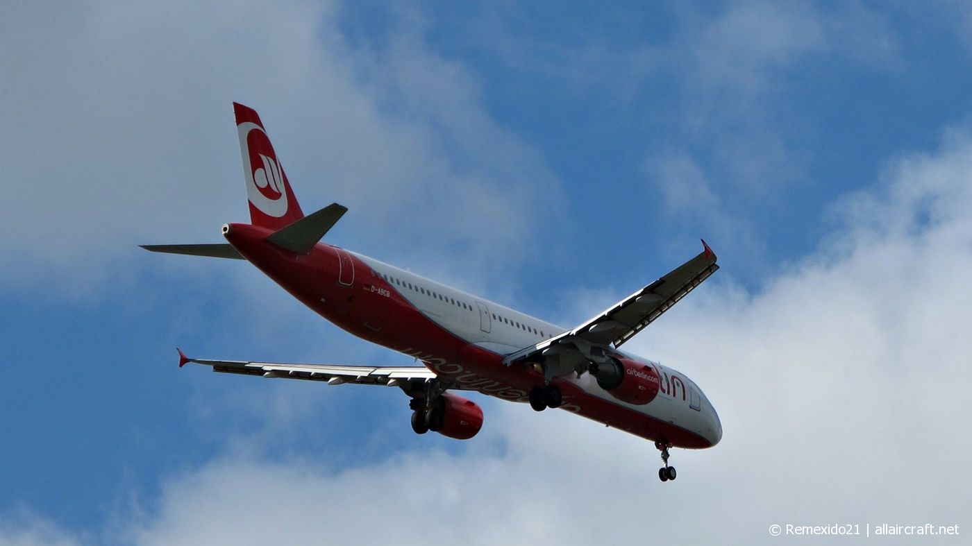 D-ABCB · Airbus A321-211 · (FAO / LPFR)